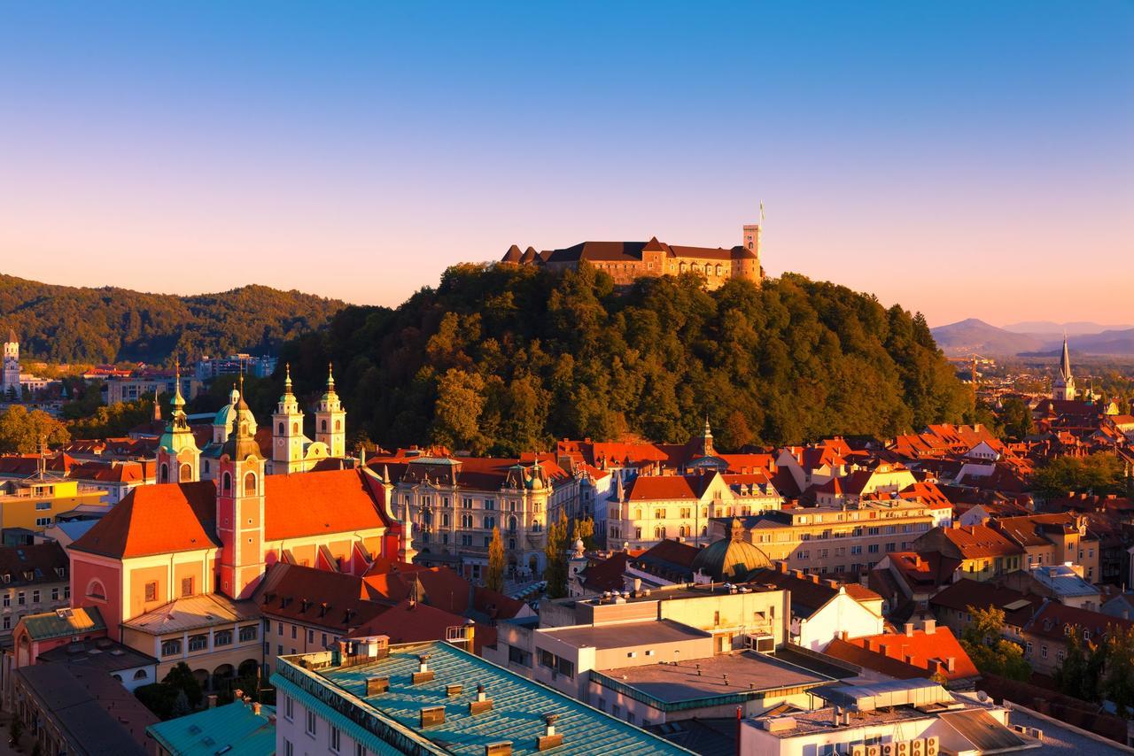 Summer Residence Hostel Ljubljana Buitenkant foto