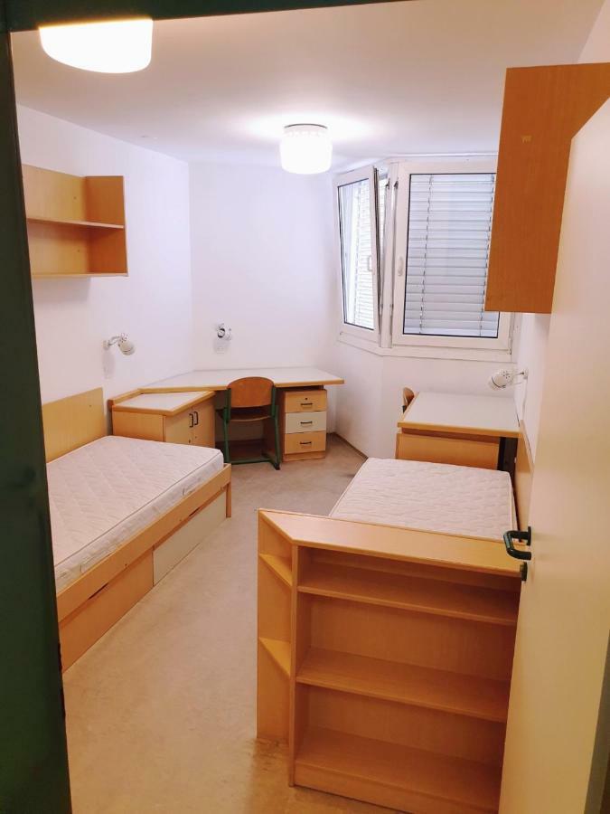 Summer Residence Hostel Ljubljana Buitenkant foto