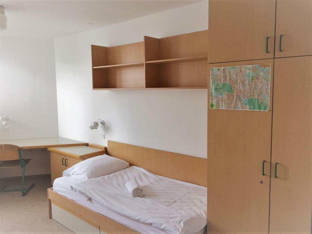Summer Residence Hostel Ljubljana Buitenkant foto